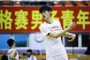 贾磊：曾凡博未在U19球员注册表上签字 面临无球可打的局面