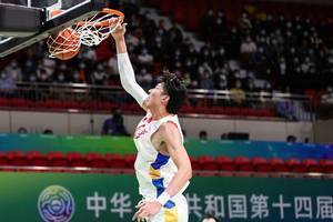 沈阳日报：辽篮小将俞泽辰决赛扮演奇兵 杨鸣夺冠后如释重负