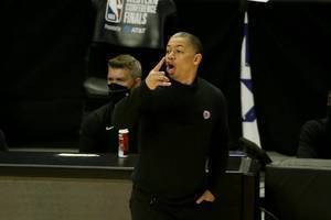 卢：本场最重要的是找到合适的轮换方式 为球队的表现感到骄傲