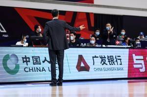 贾磊：广州与吉林比赛裁判&技术代表受篮协通报批评 停赛多场