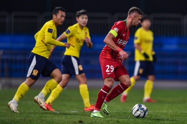 豫媒：年底合同到期，伊沃、周定洋继续效力河南可能性不大