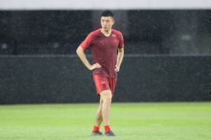 沪媒:中国足球的问题还需本土球员解决,希望未来更多球员留洋