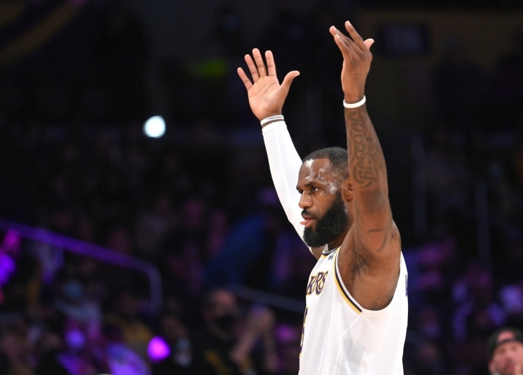 LA理疗医生评老詹纪录：每年都是相同剧情 以为他下滑然后被打脸