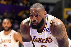波津：詹姆斯很难被阻止 他仍有能力做出这样令人难以置信的事情